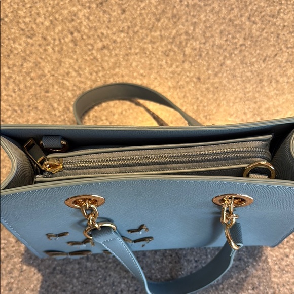 Elegant Blue Handbag with Gold Accents - Picture 5 of 7